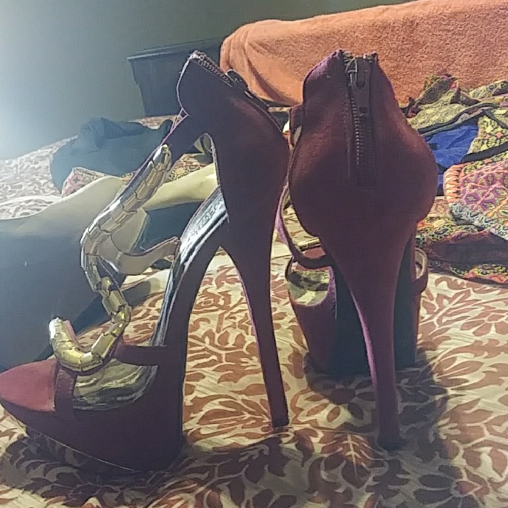 High heels - Picture 2 of 2